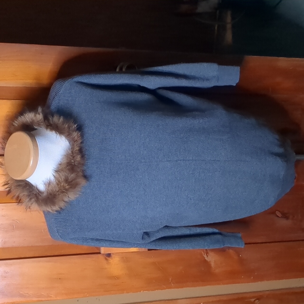Real FUR collared long sleeve acrylic knit drop shoulder long sweater.